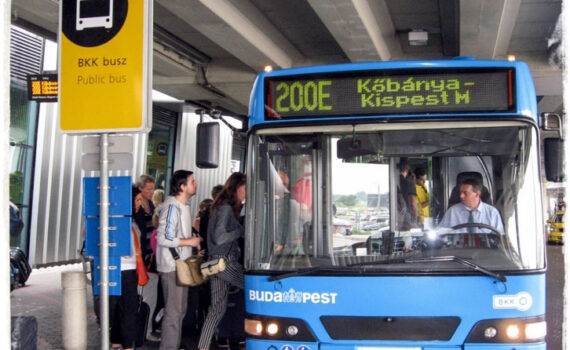 Автобус и остановка